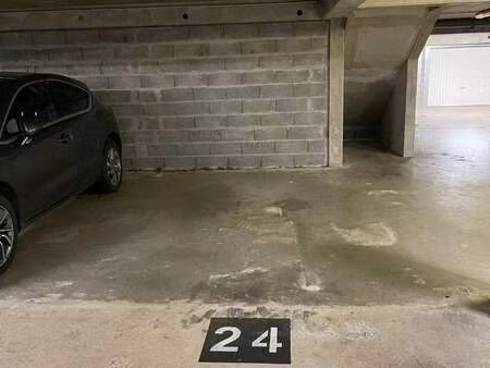location garage box et parking à angers saint-serge (49000) : à louer / angers saint-serge