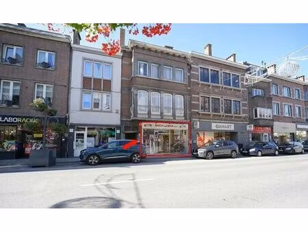 rez-de-chaussée commercal idéalement situé !