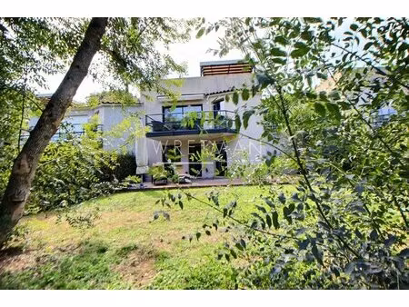 villa sécurisée avec vue magnifique sur la nature et piscine commune - valbonne