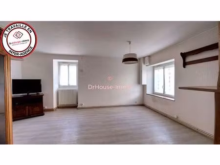 maison de ville à mer avec cour fermée