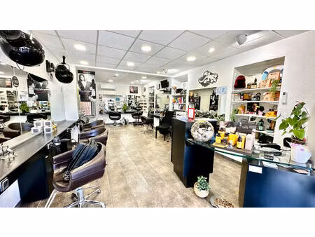 vente local commercial 3 pièces 45m2 carqueiranne 83320 - 130000 € - surface privée