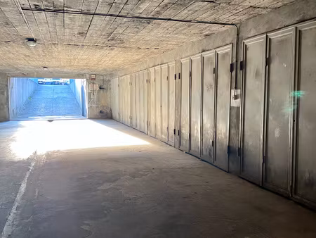 a venissieux charreard  garage en sous-sol a 2 pas du tramwa