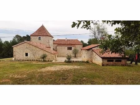 tres belle propriété en pierre emplacement exceptionnel