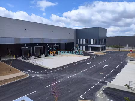 location local industriel 3551 m² à la courneuve (93120)