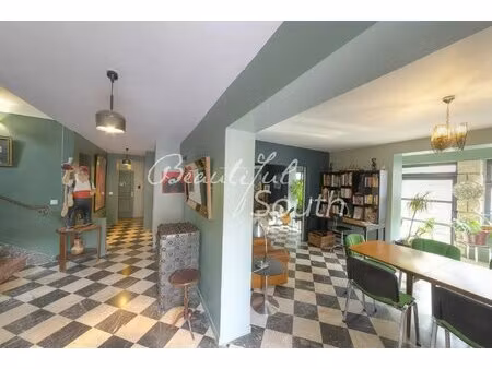 elegante maison bourgeoise des annees 50 entierement renovee  st hippolyte