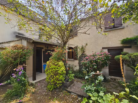 vente maison 4 pièces  110.00m²  montceaux