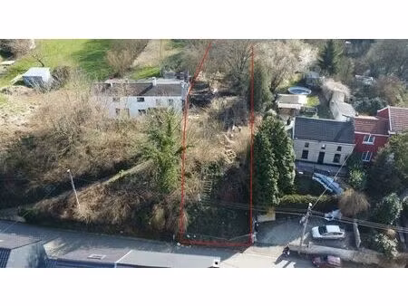 terrain d'une superficie de 2100m² (façade 12m)