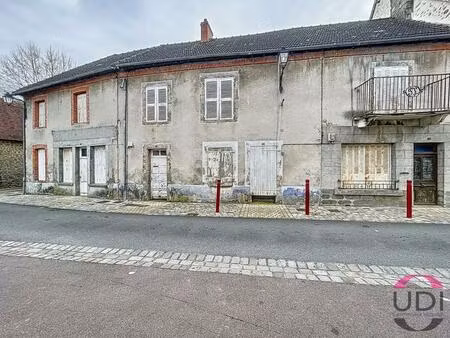 maison à rénover entièrement dans le centre ville d'ahun