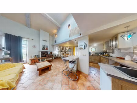 maison atypique de 367 m² avec appartements annexe