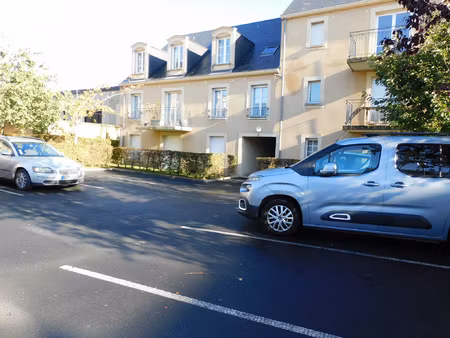 rue de la croix thoy : emplacement de parking