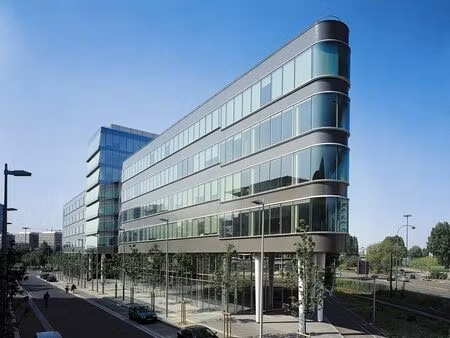 location bureau la madeleine 1 242 m²