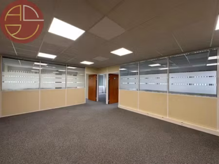 location bureau castelnau d estretefonds 31620