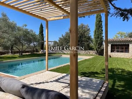 maison de 6 pièces de luxe en location à goult  provence-alpes-côte d'azur