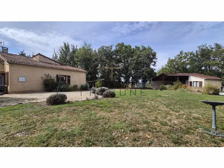 maison de plain-pied 4 chambres  113 m2 avec piscine  dépend