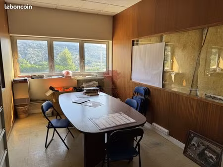 bureaux 100 m² saint-jean-de-fos