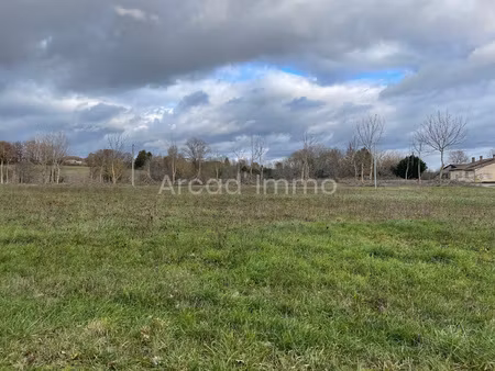 beau terrain plat constructible d'env. 2521 m2 en bordure d'