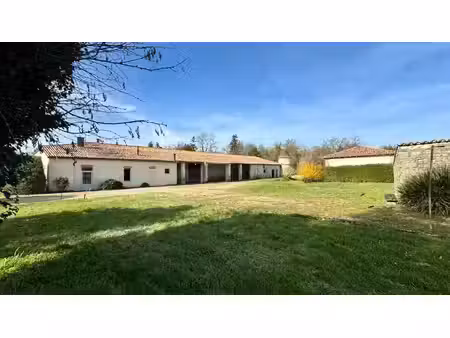 vente maison 7 pièces 258m2 chambon 17290 - 436800 € - surface privée