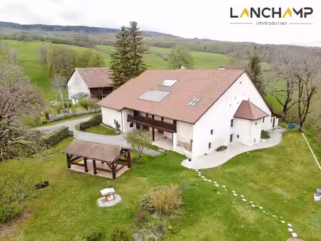 ferme ancienne sur 10 000 m2 de terrain