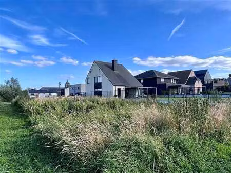 biévène : terrain à bâtir pour une maison 4-façades (6a 86ca