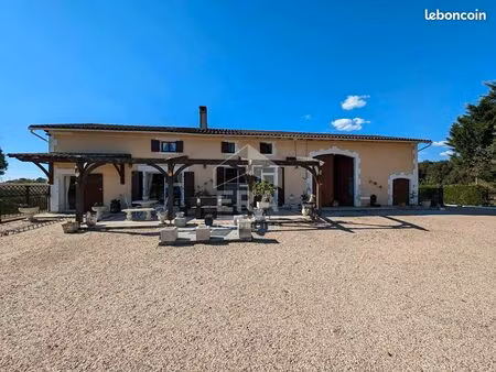 maison 7 pièces 201 m²