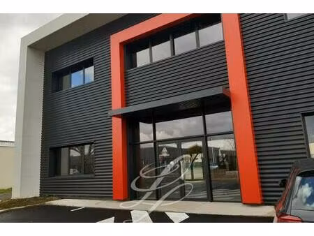 location - local d'activite 770 m2 tours