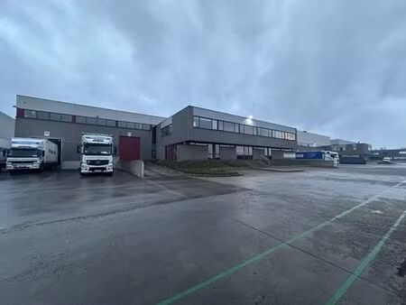 ensemble semi-industriel de 10.500m²
