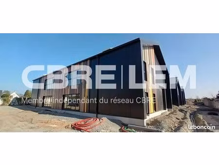 local d'activité 890 m²