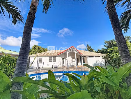 maison f4 à sainte anne avec garage et piscine