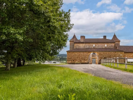 château à rafraichir à blanquefort sur briolance