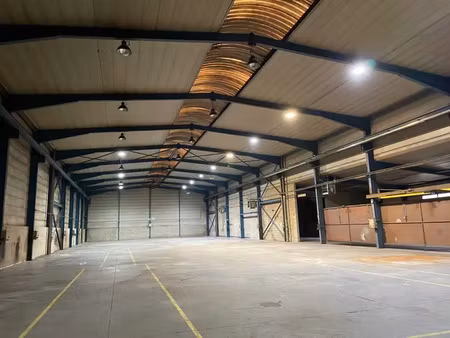 local de 2000 m2 environ à louer en zi à proximité de soissons