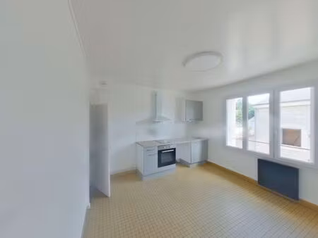 location appartement logement 3 pièces 50 m2 yzeures sur creuse 37