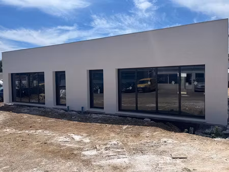 location locaux professionnels 70 m² à garéoult (83136)  1 000 €