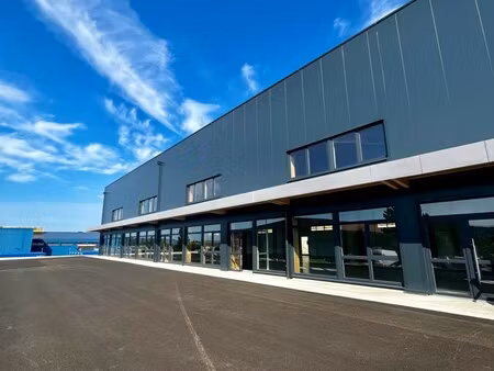 location local commercial