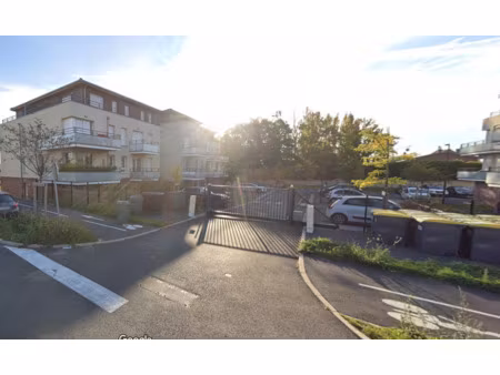 templeuve en pevele parking dans residence fermee