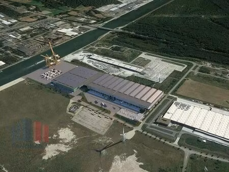 13.600 m² logistiek magazijn te huur