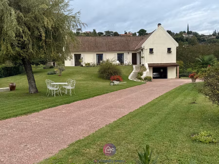 maison année 1970 sur sous-sol complet avec terrasse zone de
