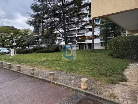 gaillard proche douane studio à rafraichir