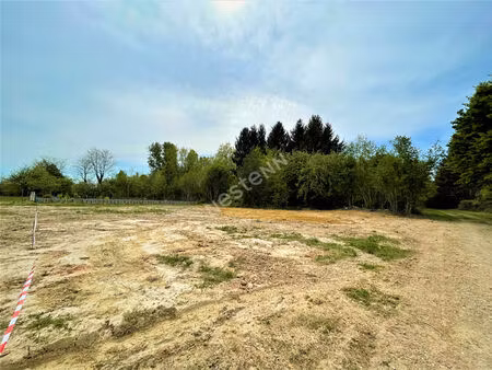 terrain de plus de 6200m² sur le secteur de saint germain du bois!!