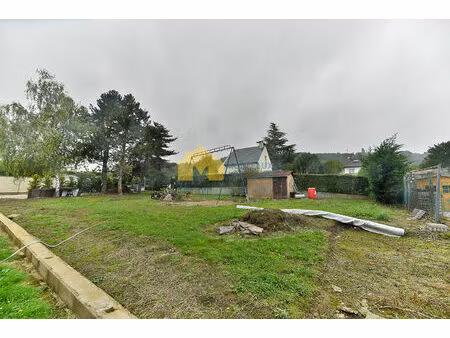 terrain montlhery 695 m2