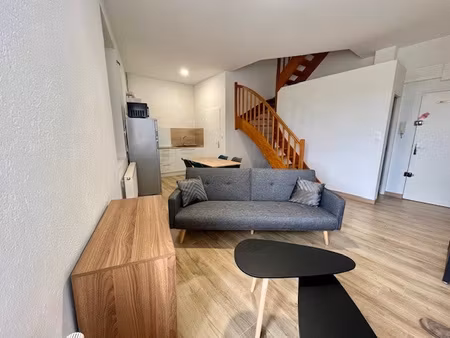 f2 bis contemporain  en duplex  entièrement meublé et équipé