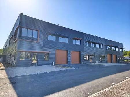 vente local d'activités buc 1 575 m²