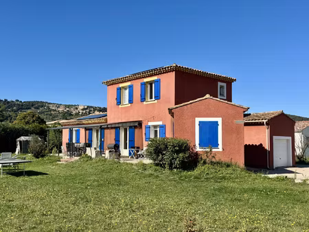 villa avec 1500m2 de terrain  proche vaison