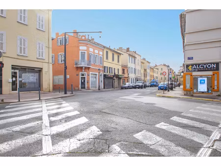 la seyne sur mer terrain 355m2 avec 2 locaux commerciaux et