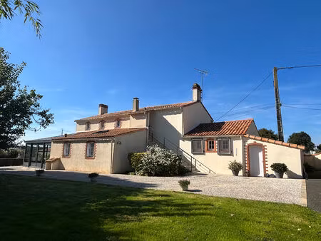 vente maison 8 pièces  198.00m²  moutiers