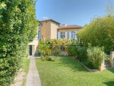 demeure avec local professionnel et appartement annexe