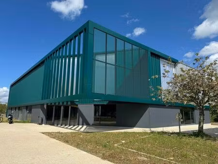 location commerce 979 m² à tours (37100)