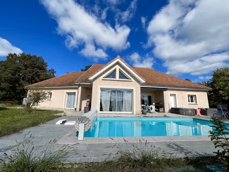 belle maison de plain pied de 154 m2 avec 4 chambres