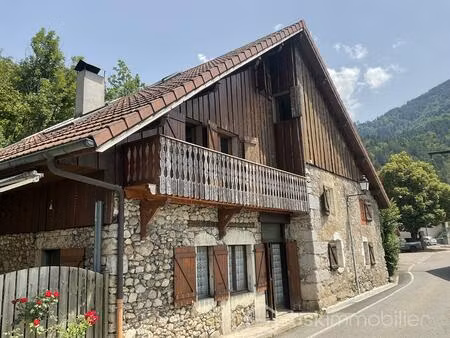 corps de ferme de 222 80 m² à la tour