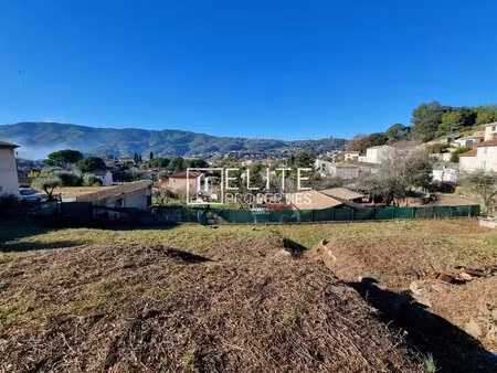 terrain constructible 1080m² au calme pegomas