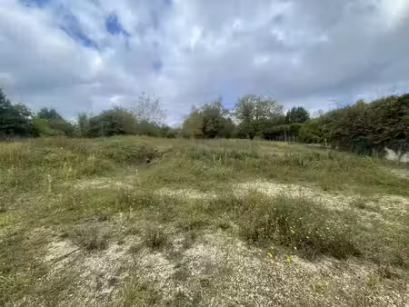 terrain 5 minutes de sens 3400m2
